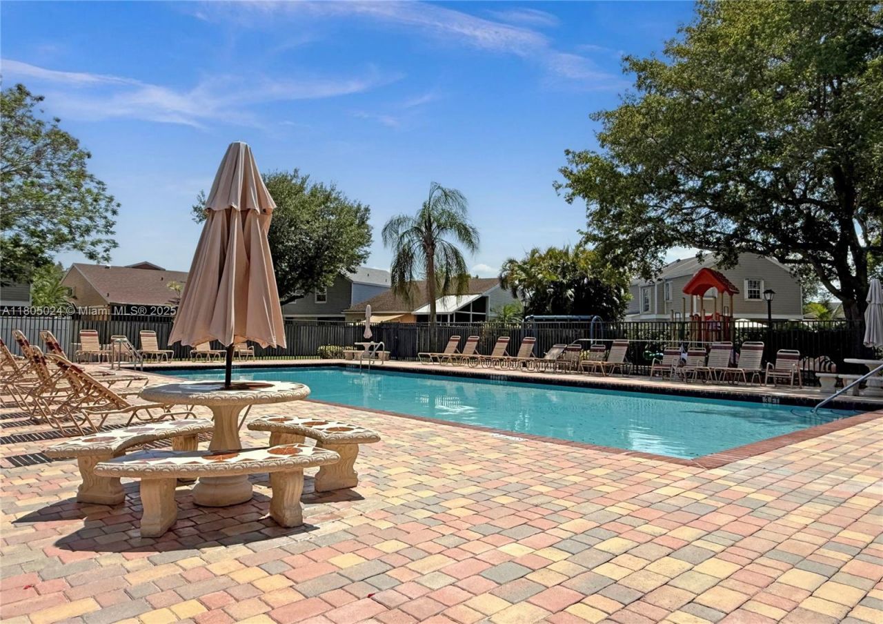 15805 W Waterside Cir, Unit 202, Sunrise, FL 33326 Photo