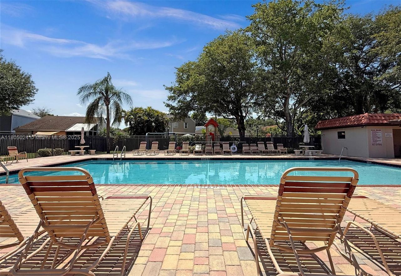 15805 W Waterside Cir, Unit 202, Sunrise, FL 33326 Photo