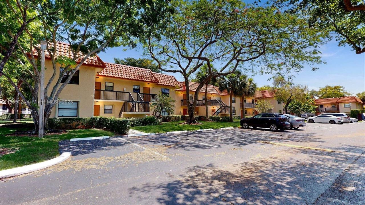 15805 W Waterside Cir, Unit 202, Sunrise, FL 33326 Photo