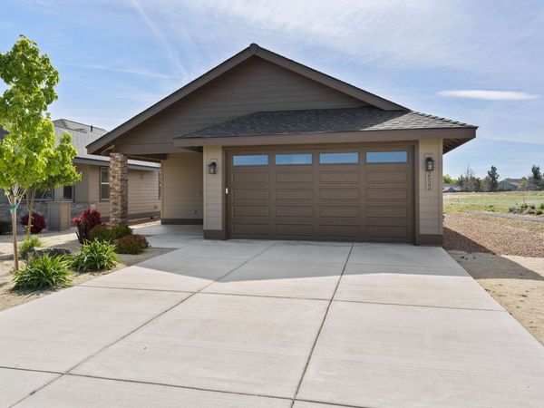 2522 NW Redwood Circle, Unit 15, Redmond, OR 97756