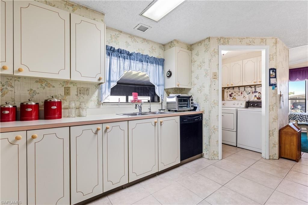 9245 Caloosa Dr, North Fort Myers, FL 33903 Photo