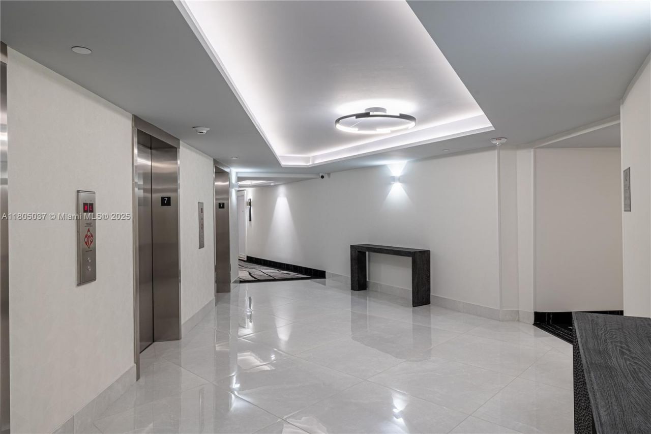 3180 S Ocean Dr., Unit 718, Hallandale Beach, FL 33009 Photo