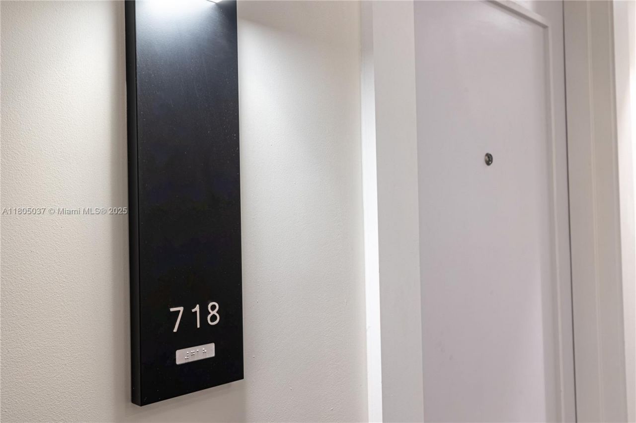 3180 S Ocean Dr., Unit 718, Hallandale Beach, FL 33009 Photo