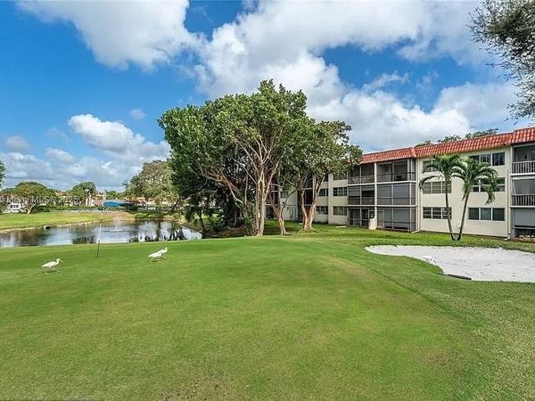 8930 S Hollybrook Blvd, Unit 210, Pembroke Pines, FL 33025