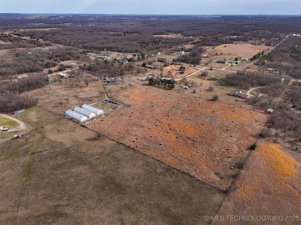 24833 S 200 Road, Henryetta, OK 74437