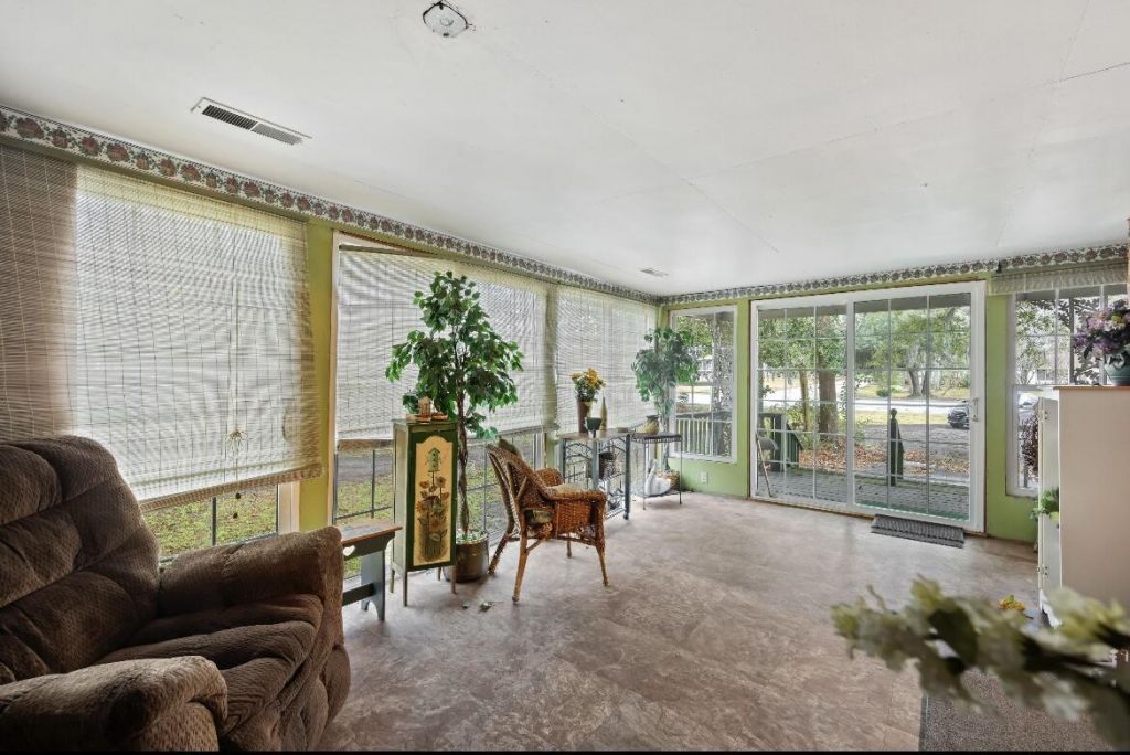 1263 N Highway 52 Photo 17