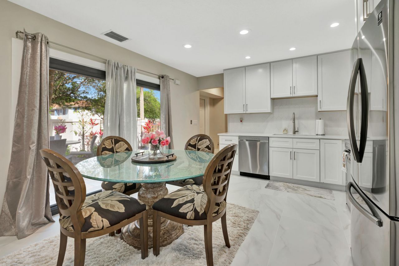 356 Prestwick Circle, Unit 3, Palm Beach Gardens, FL 33418 Photo