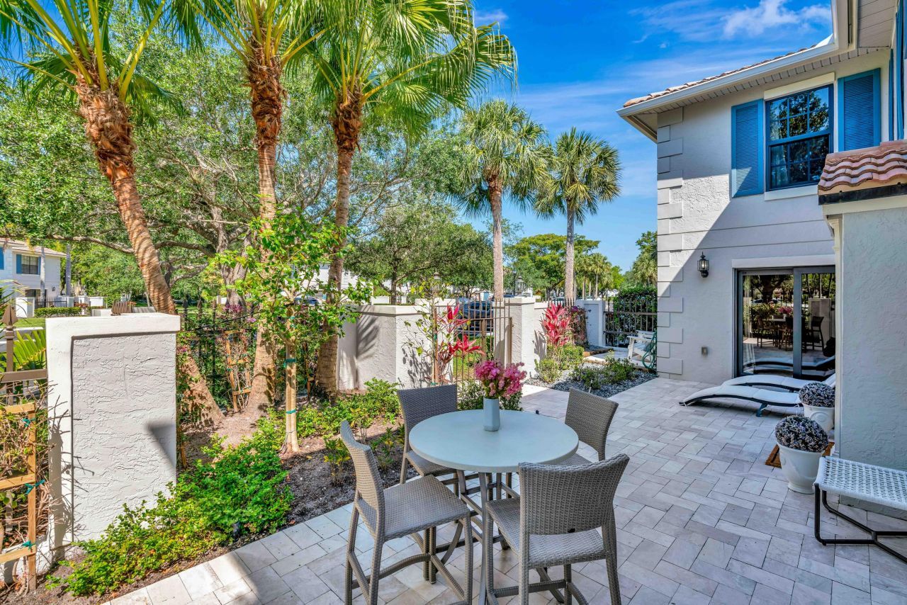 356 Prestwick Circle, Unit 3, Palm Beach Gardens, FL 33418 Photo