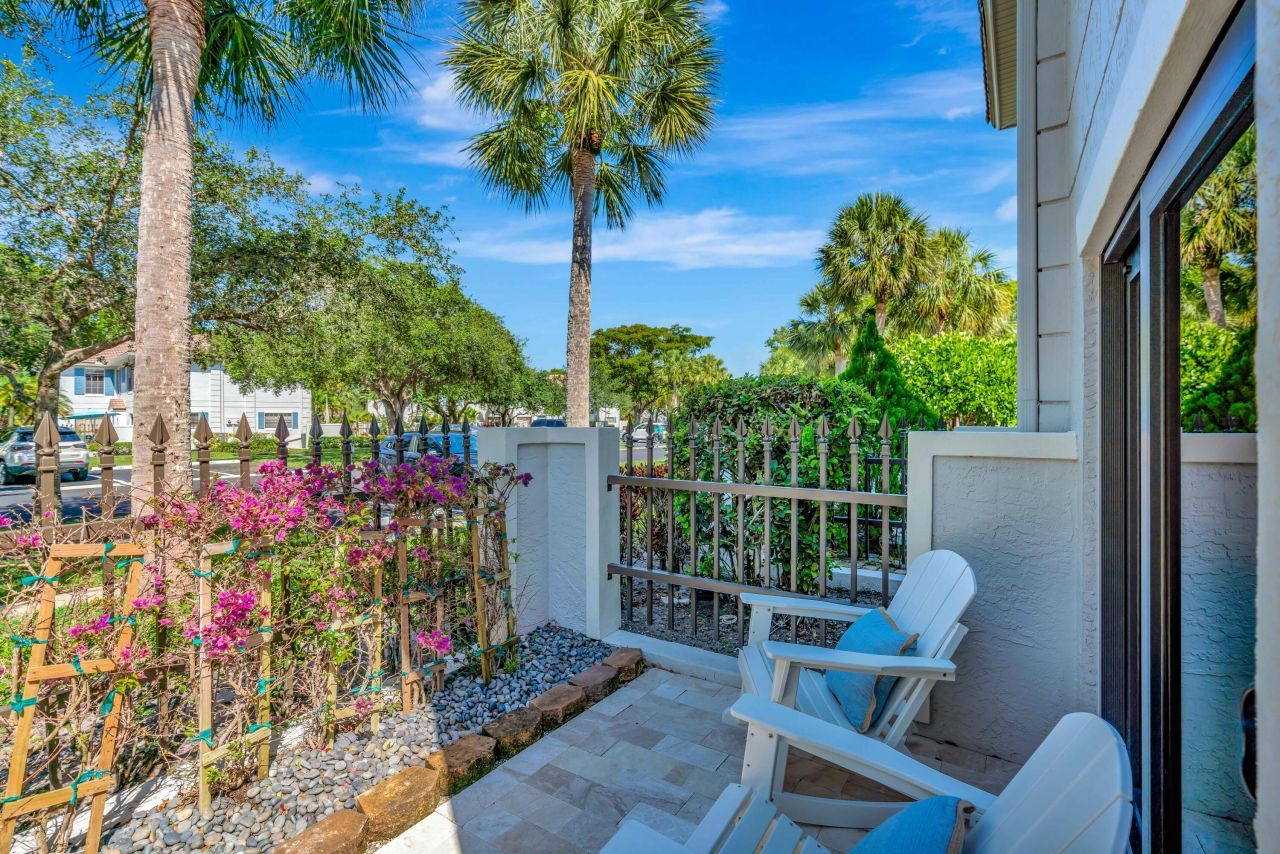 356 Prestwick Circle, Unit 3, Palm Beach Gardens, FL 33418 Photo