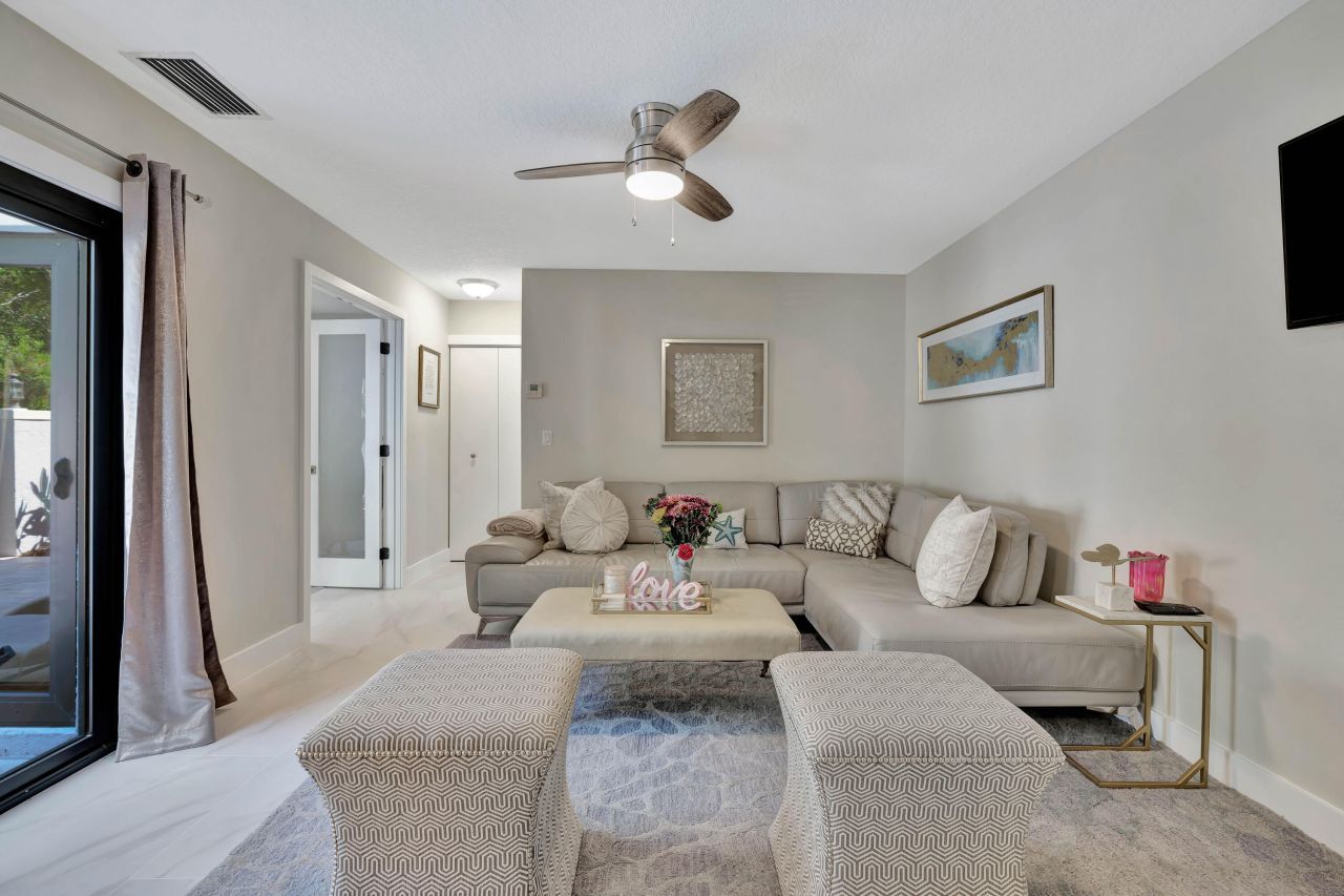 356 Prestwick Circle, Unit 3, Palm Beach Gardens, FL 33418 Photo