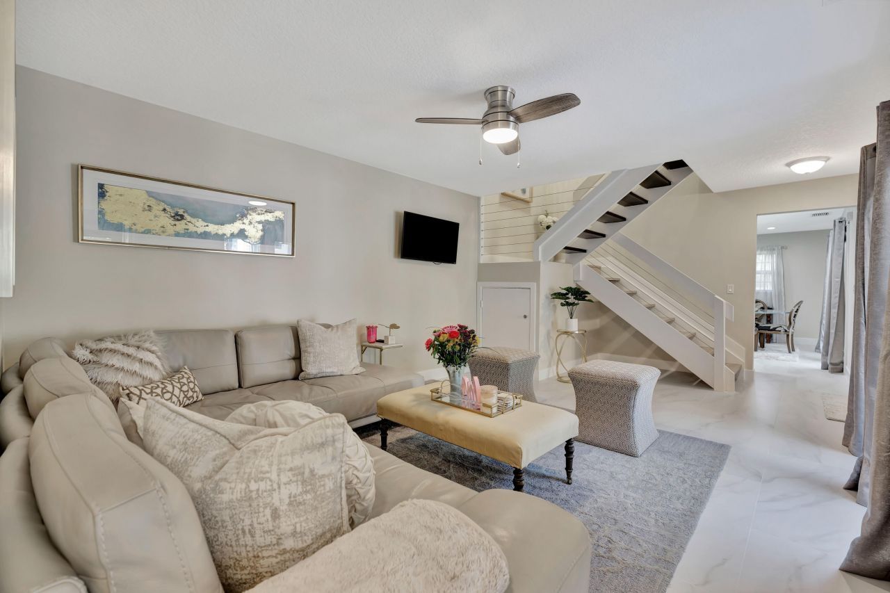 356 Prestwick Circle, Unit 3, Palm Beach Gardens, FL 33418 Photo