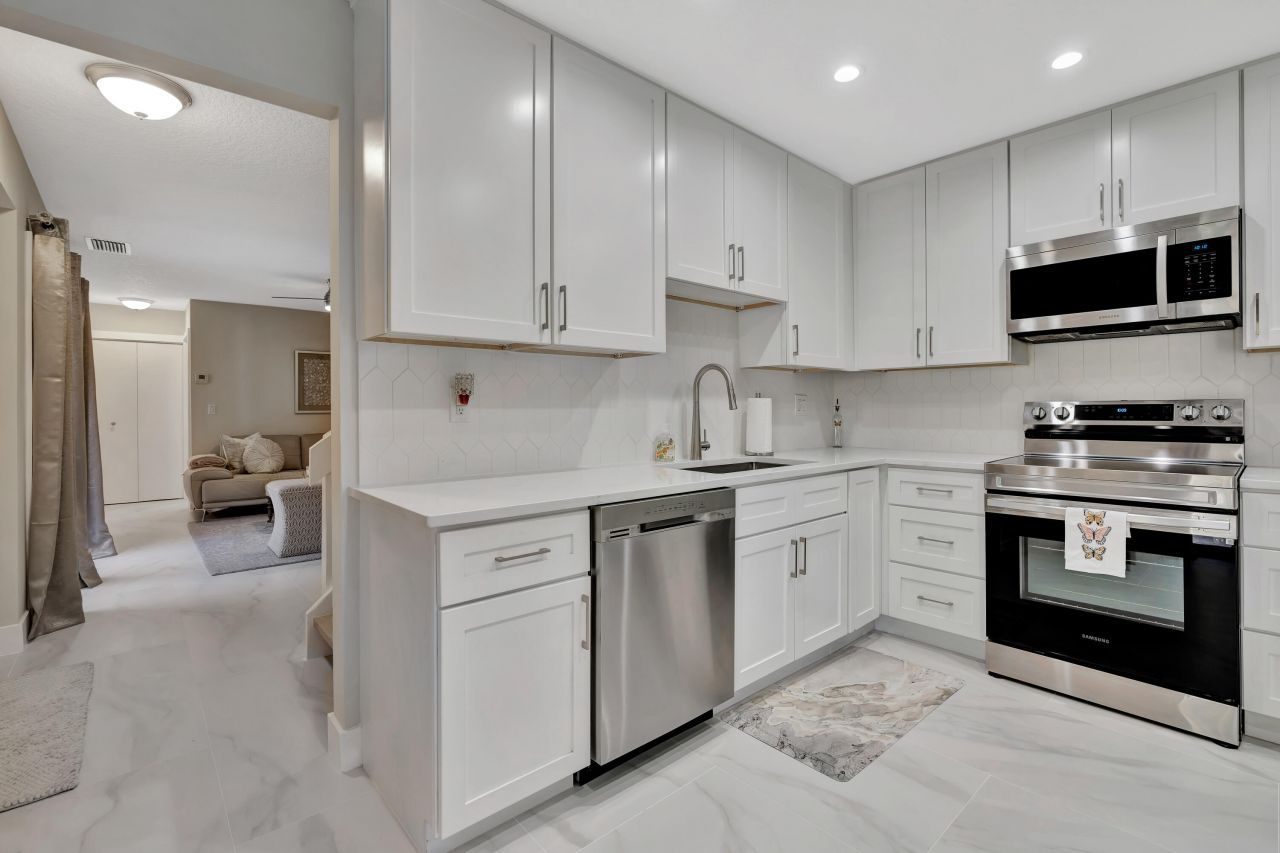 356 Prestwick Circle, Unit 3, Palm Beach Gardens, FL 33418 Photo