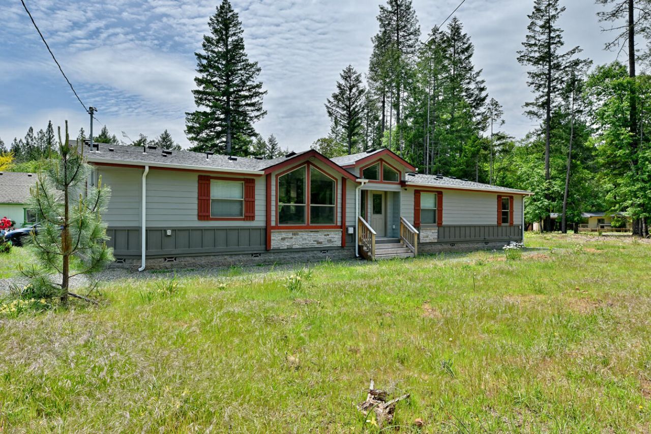 261 White Oak Drive, Cave Junction, OR 97523 Main Photo