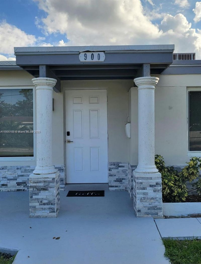 900 SW 31st, Fort Lauderdale, FL 33315 Photo