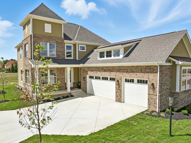 8101 Oaktree Drive S, Dublin, OH 43016 Photo 1
