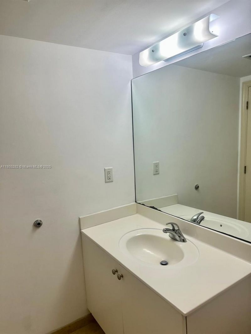 111 E Flagler, Unit 702, Miami, FL 33131 Photo