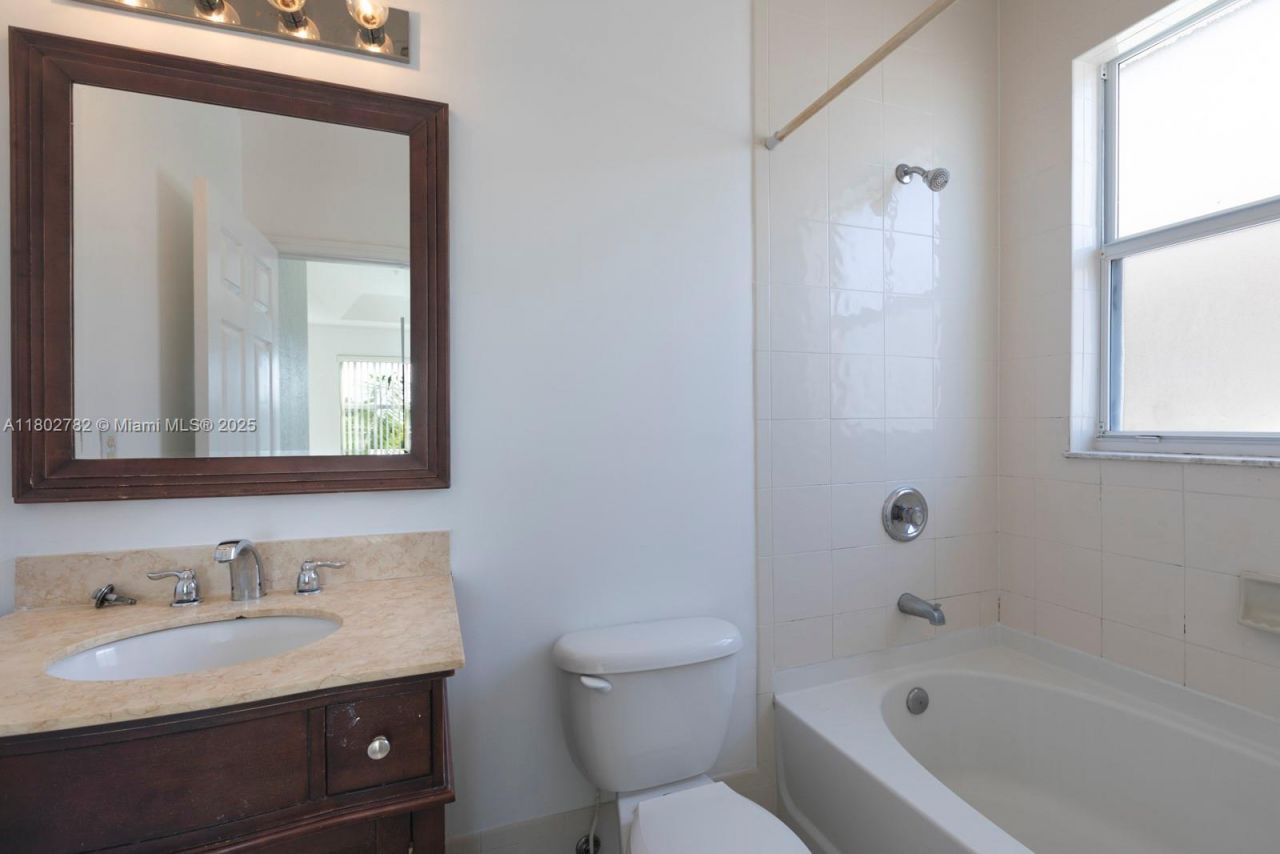 10022 NW 7th St, Unit 206, Miami, FL 33172 Photo