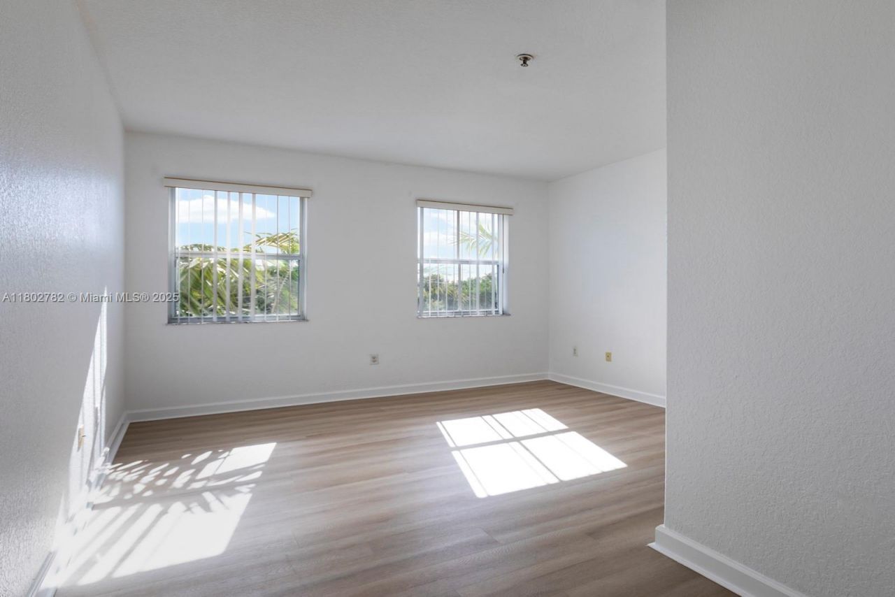 10022 NW 7th St, Unit 206, Miami, FL 33172 Photo