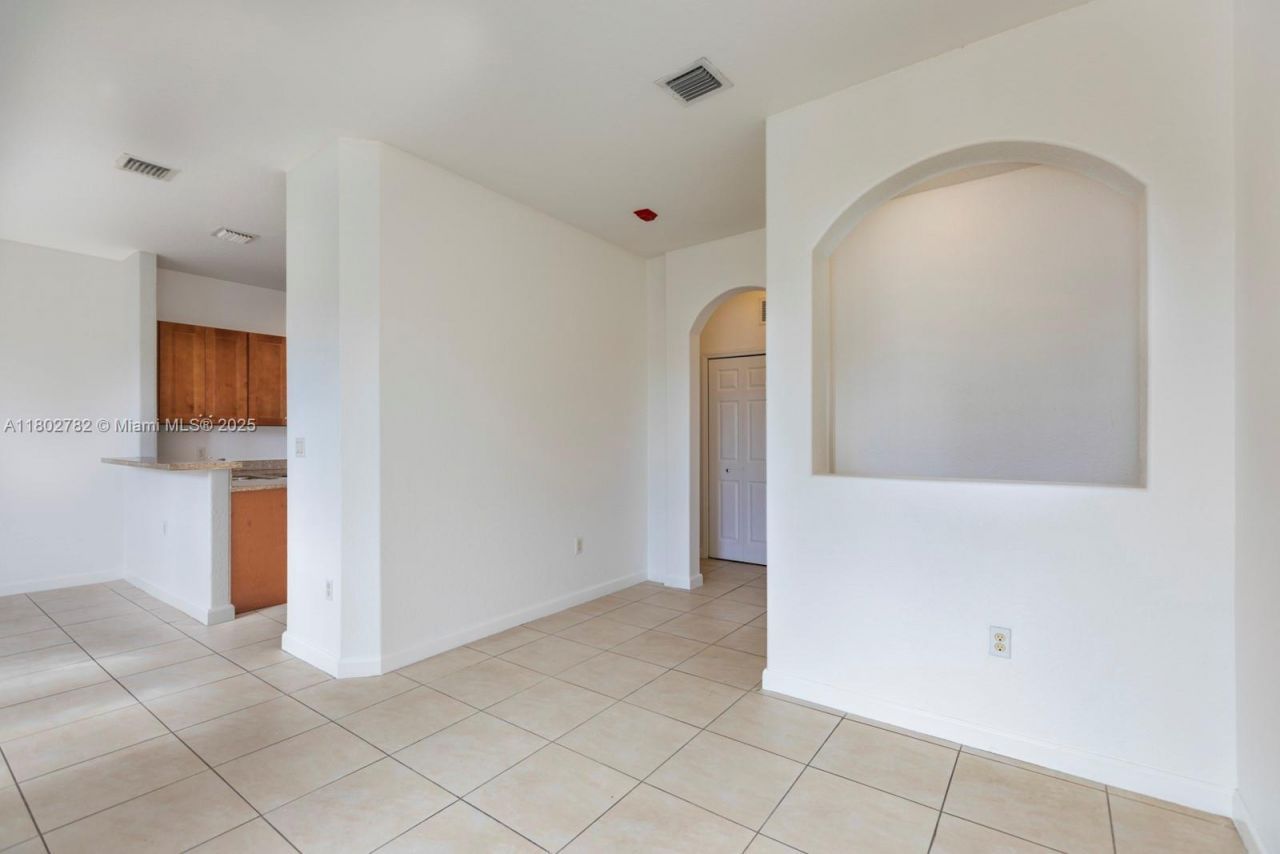 10022 NW 7th St, Unit 206, Miami, FL 33172 Photo