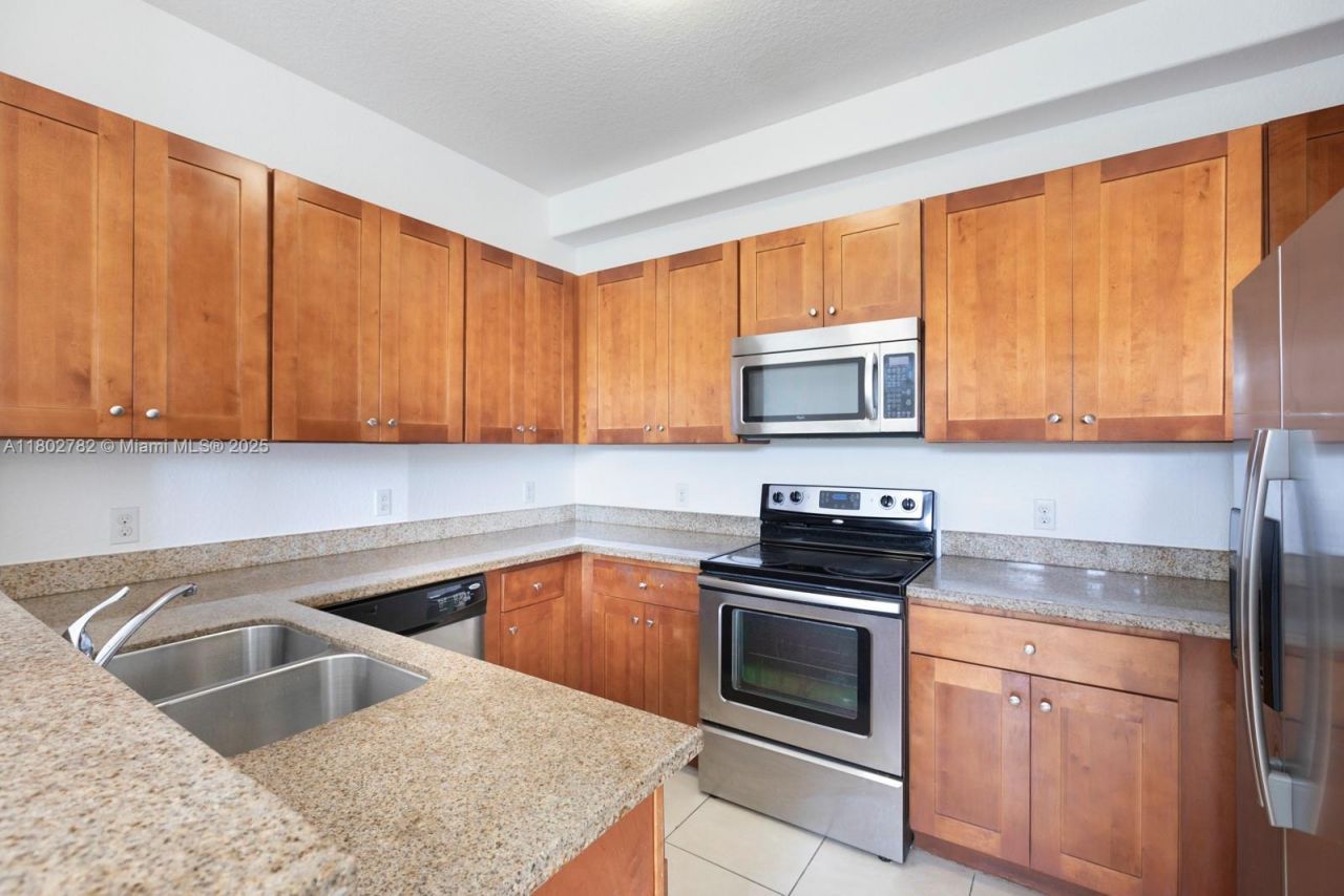 10022 NW 7th St, Unit 206, Miami, FL 33172 Photo