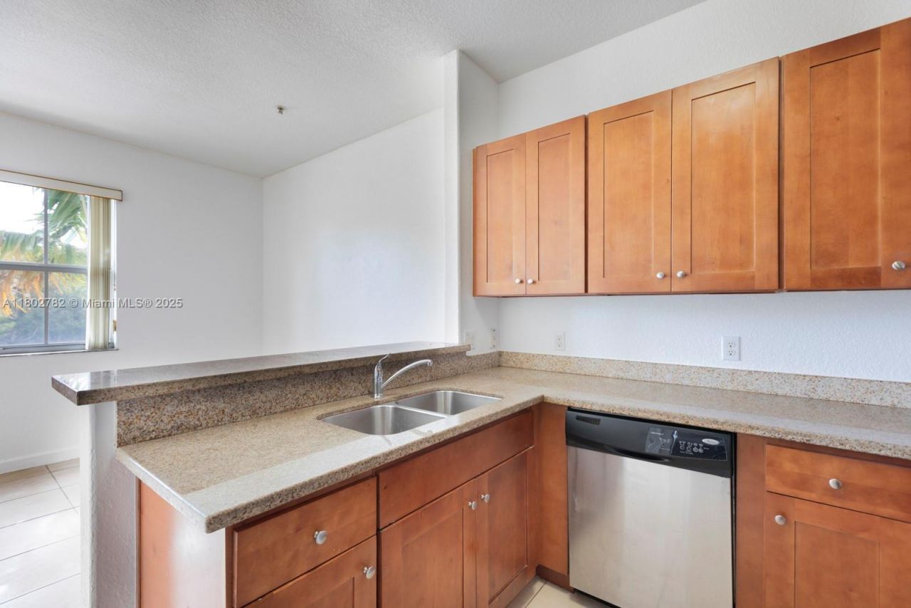 10022 NW 7th St, Unit 206, Miami, FL 33172 Photo