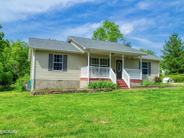 634 Robs Rd, Grimsley, TN 38565