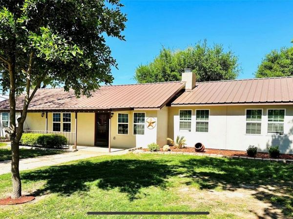 101 Byrne ST, Smithville, TX 78957