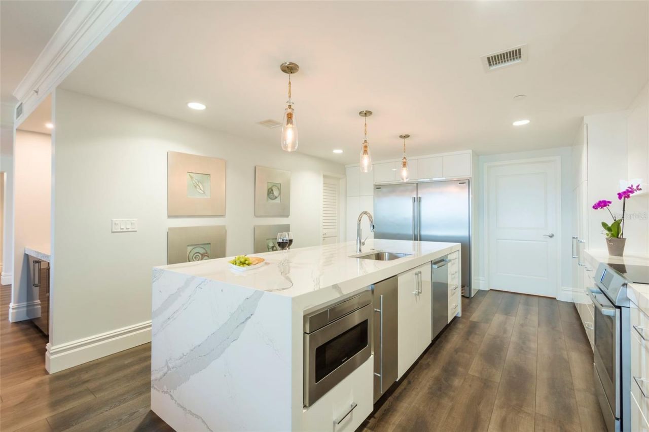 301 S Gulfview Boulevard, Unit 304, Clearwater Beach, FL 33767 Photo