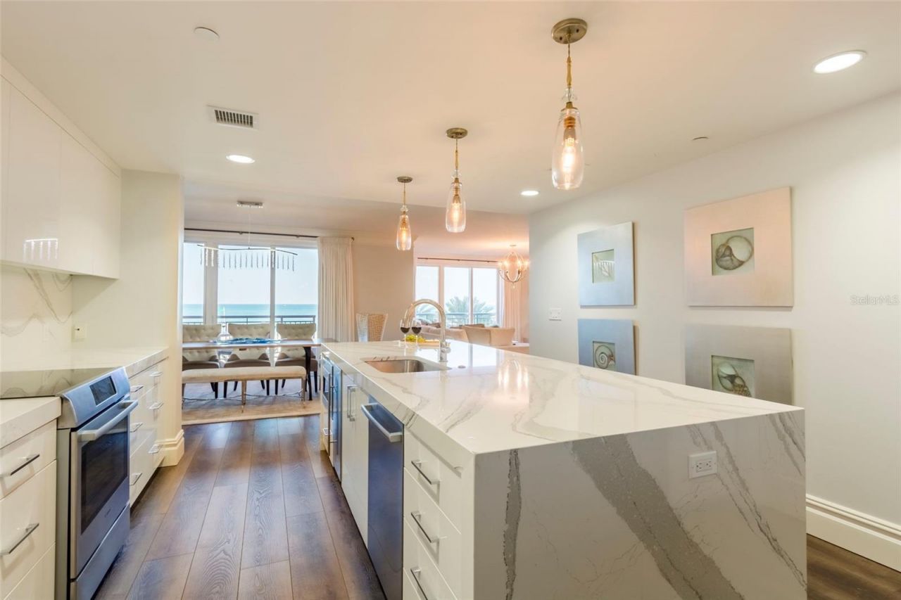 301 S Gulfview Boulevard, Unit 304, Clearwater Beach, FL 33767 Photo