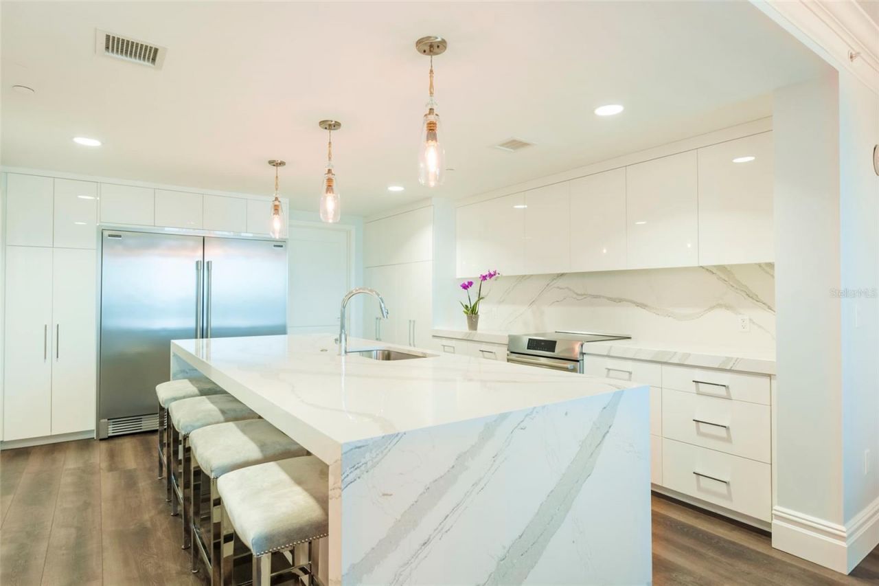 301 S Gulfview Boulevard, Unit 304, Clearwater Beach, FL 33767 Photo