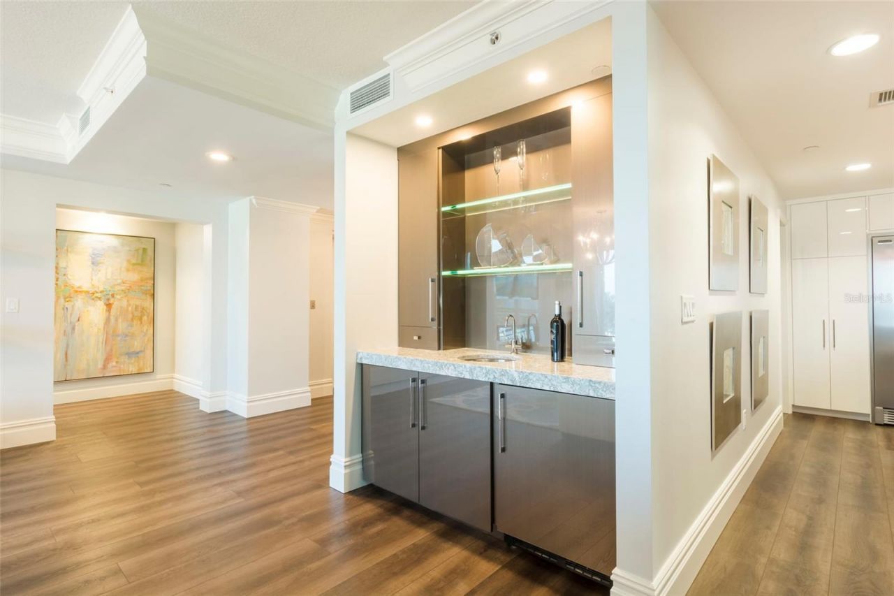 301 S Gulfview Boulevard, Unit 304, Clearwater Beach, FL 33767 Photo
