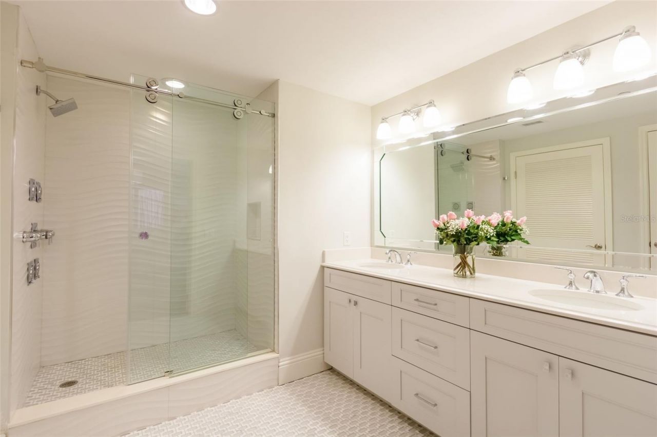 301 S Gulfview Boulevard, Unit 304, Clearwater Beach, FL 33767 Photo
