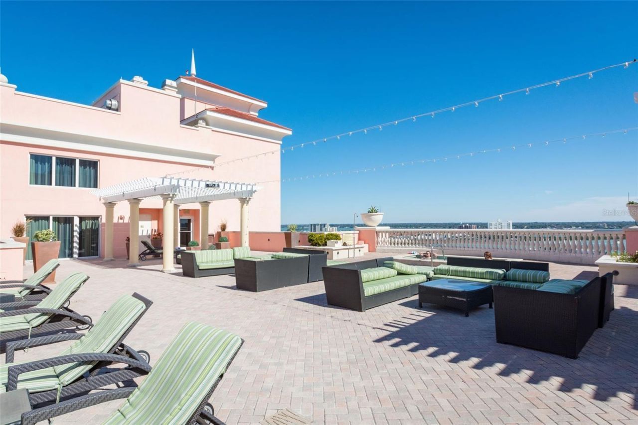 301 S Gulfview Boulevard, Unit 304, Clearwater Beach, FL 33767 Photo