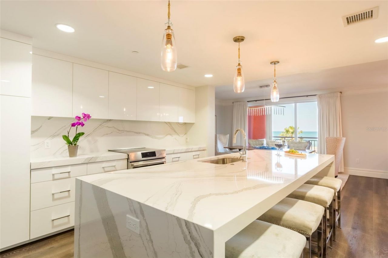 301 S Gulfview Boulevard, Unit 304, Clearwater Beach, FL 33767 Photo