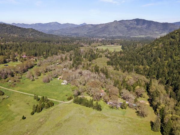 2800 Cedar Flat Road, Williams, OR 97544