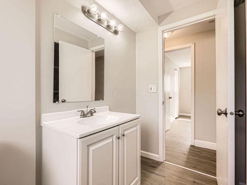 5114 Carbondale Drive, Columbus, OH 43232 Photo 6