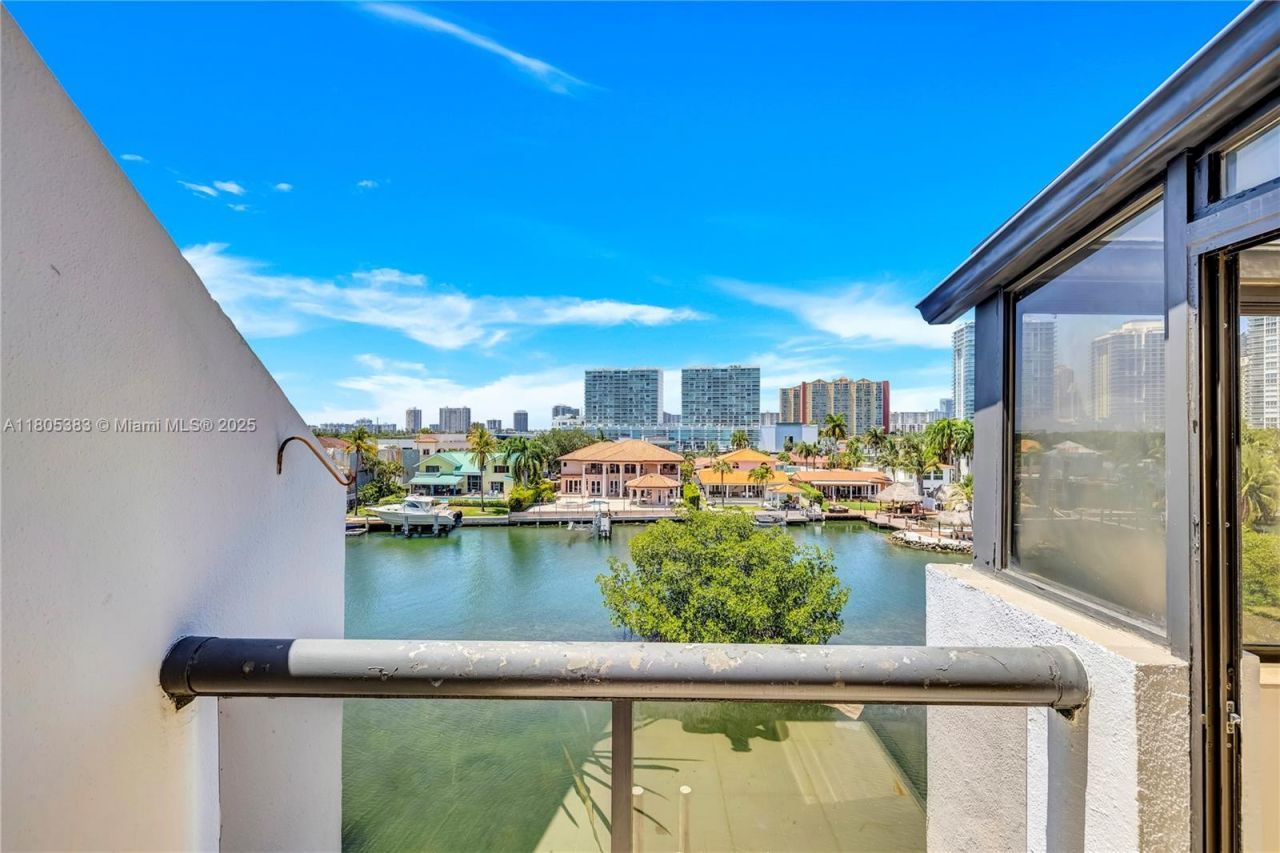 401 Poinciana Dr, Unit 1225, Sunny Isles Beach, FL 33160 Photo