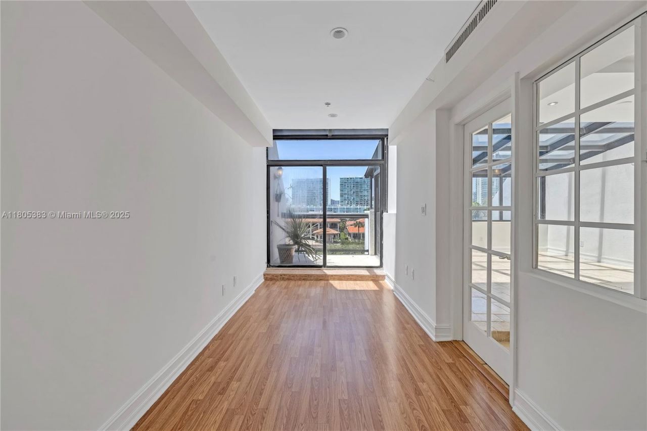 401 Poinciana Dr, Unit 1225, Sunny Isles Beach, FL 33160 Photo