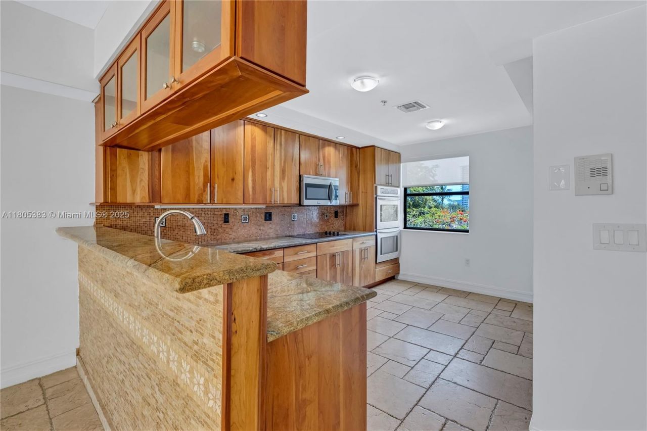 401 Poinciana Dr, Unit 1225, Sunny Isles Beach, FL 33160 Photo