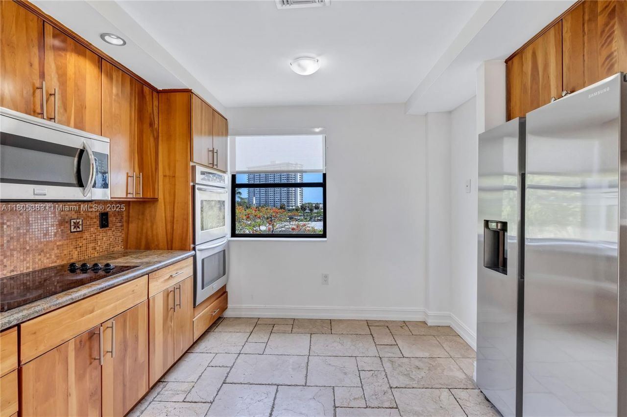 401 Poinciana Dr, Unit 1225, Sunny Isles Beach, FL 33160 Photo