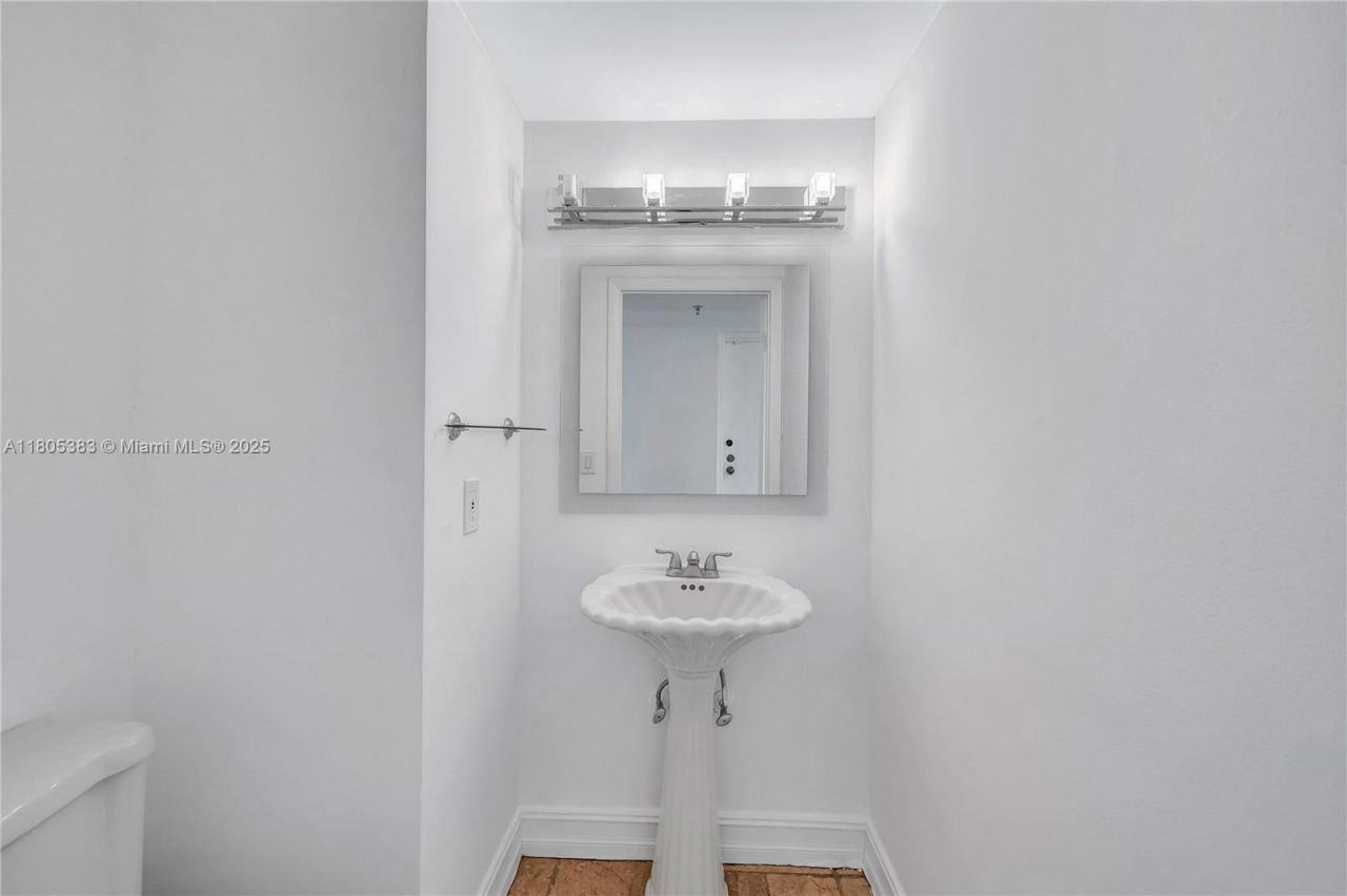 401 Poinciana Dr, Unit 1225, Sunny Isles Beach, FL 33160 Photo