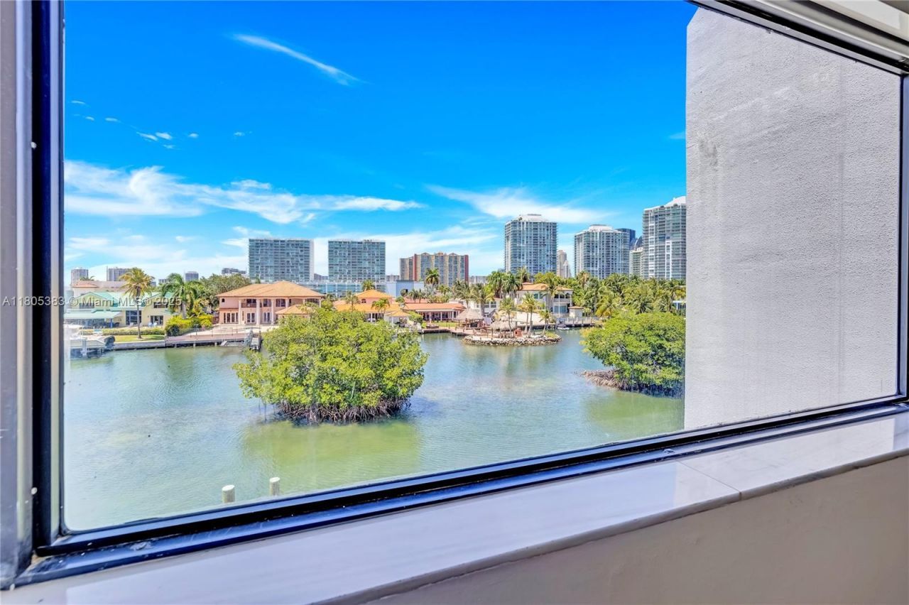 401 Poinciana Dr, Unit 1225, Sunny Isles Beach, FL 33160 Photo