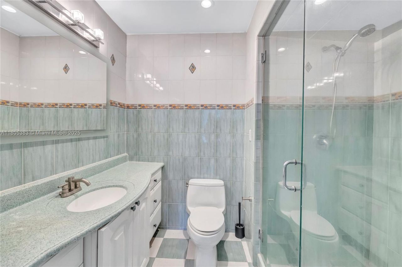 401 Poinciana Dr, Unit 1225, Sunny Isles Beach, FL 33160 Photo