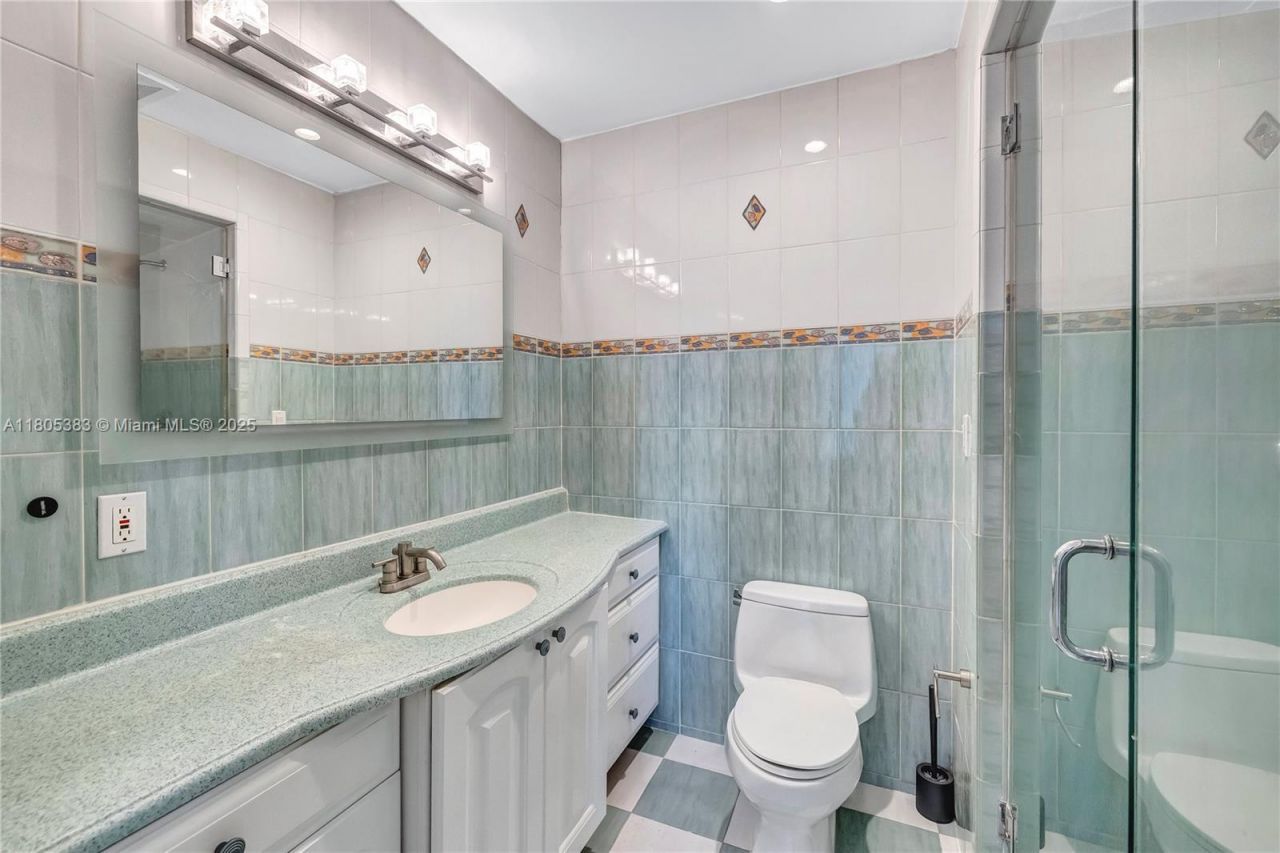 401 Poinciana Dr, Unit 1225, Sunny Isles Beach, FL 33160 Photo