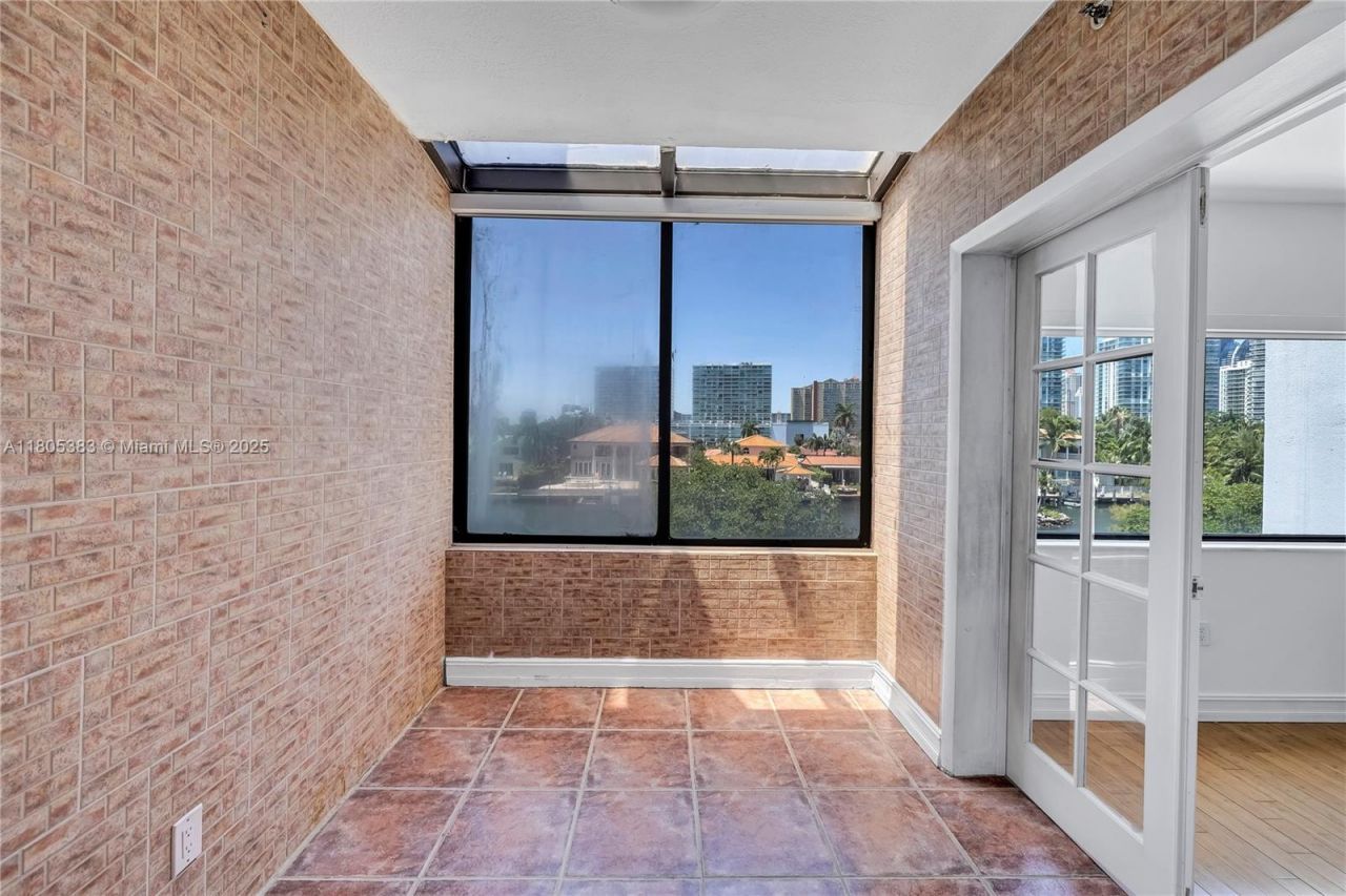 401 Poinciana Dr, Unit 1225, Sunny Isles Beach, FL 33160 Photo