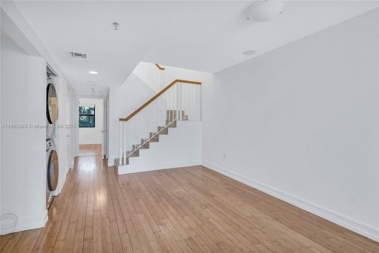 401 Poinciana Dr, Unit 1225, Sunny Isles Beach, FL 33160 Photo