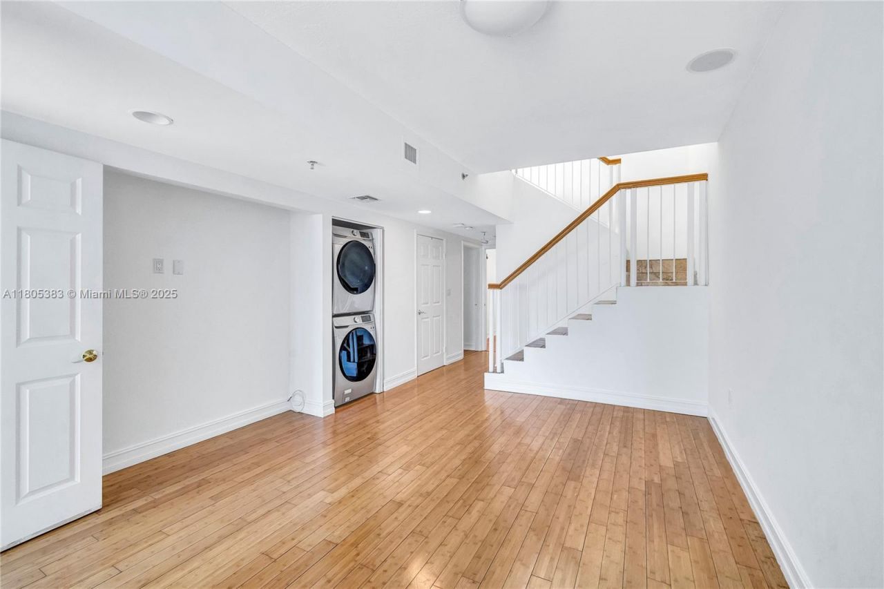 401 Poinciana Dr, Unit 1225, Sunny Isles Beach, FL 33160 Photo