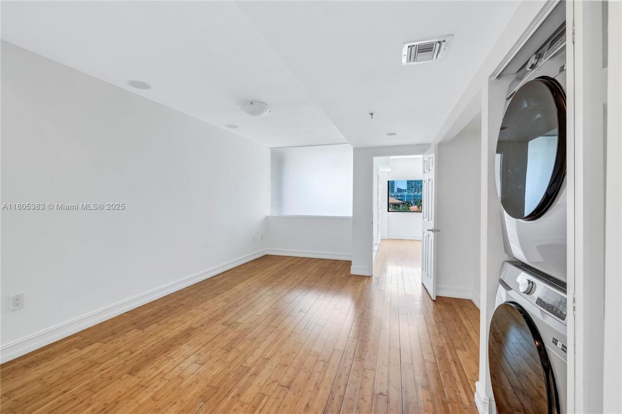 401 Poinciana Dr, Unit 1225, Sunny Isles Beach, FL 33160 Photo