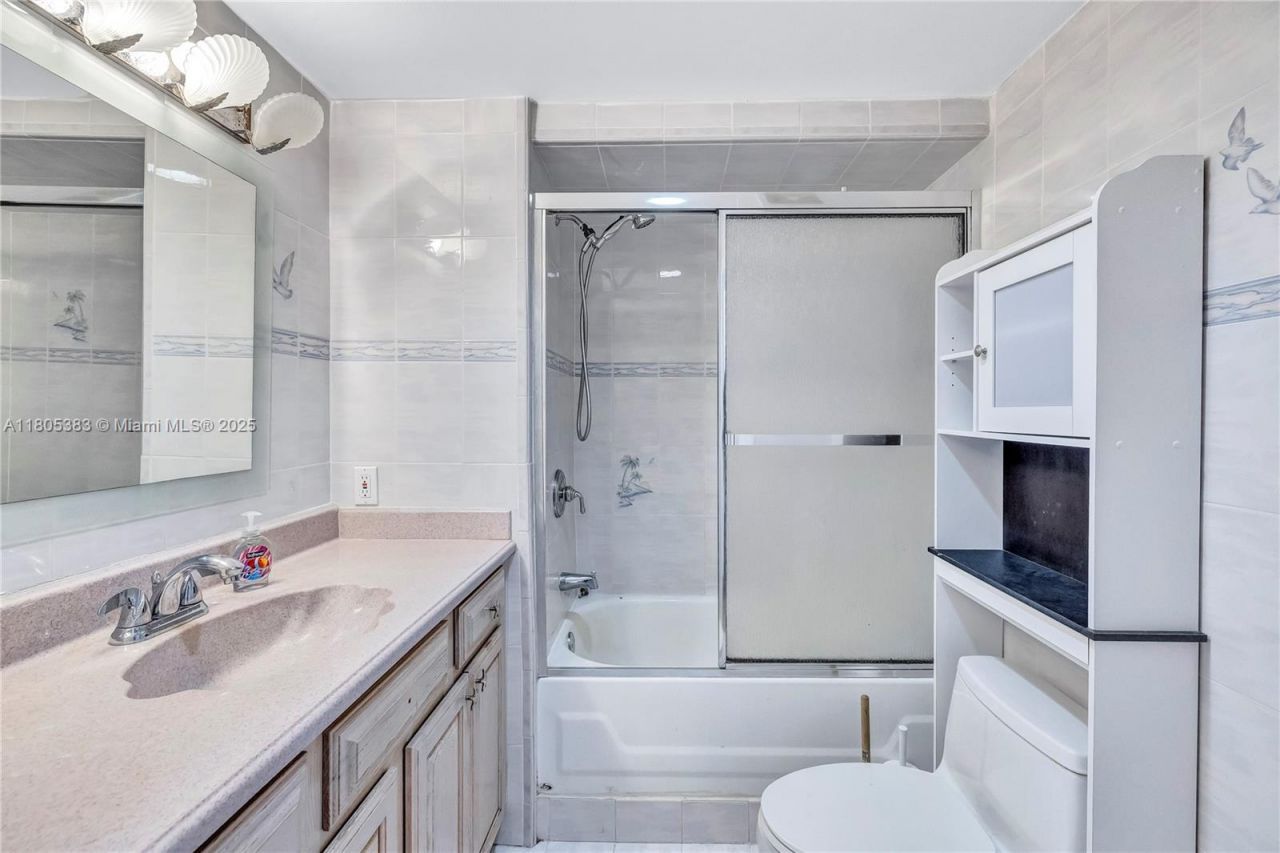 401 Poinciana Dr, Unit 1225, Sunny Isles Beach, FL 33160 Photo