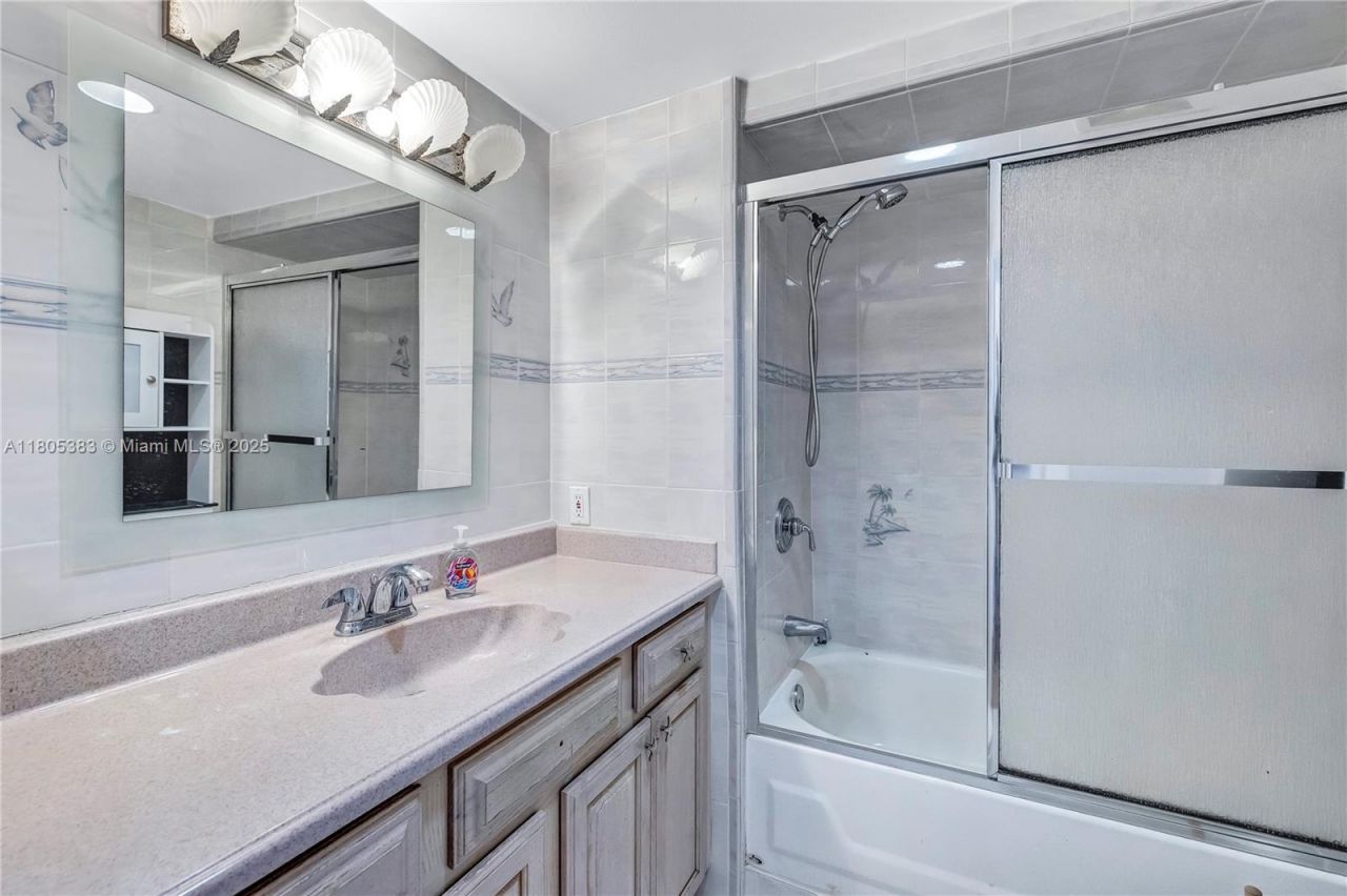 401 Poinciana Dr, Unit 1225, Sunny Isles Beach, FL 33160 Photo